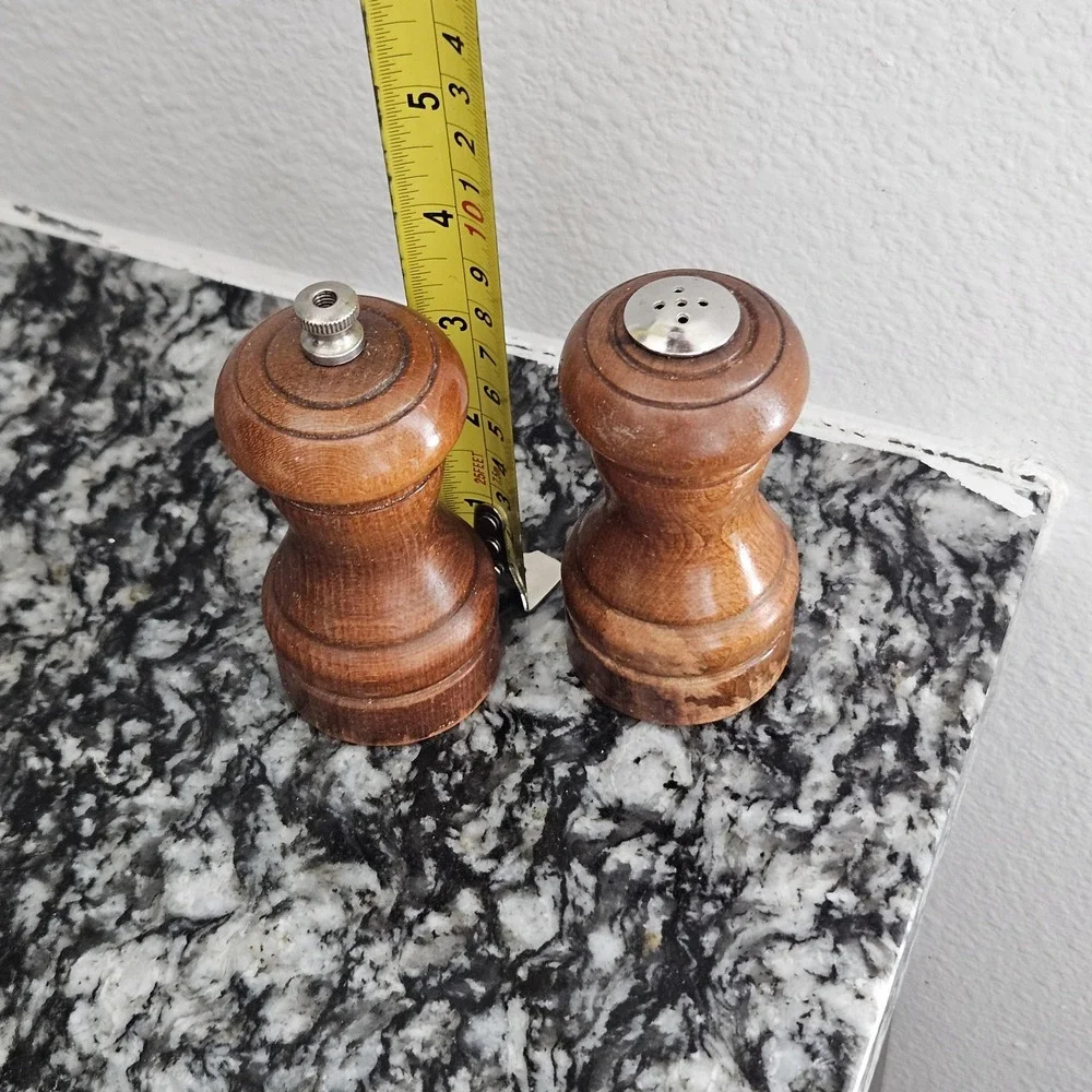 Vintage Wood Set Salt & Pepper Shakers Pepper Grinder Mill‎